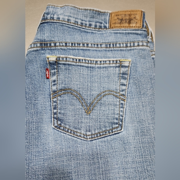 Women's Levi Jeans sz 10S - Picture 3 of 5
